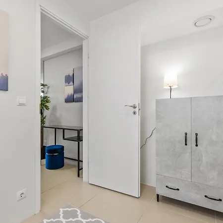 Sirena - Self Check-in And Free Parking Таллин