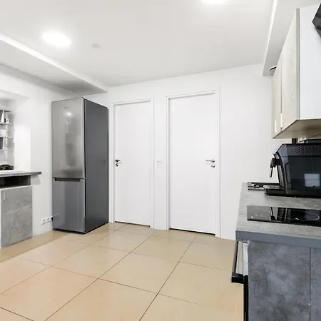 Sirena - Self Check-in And Free Parking Apartment *