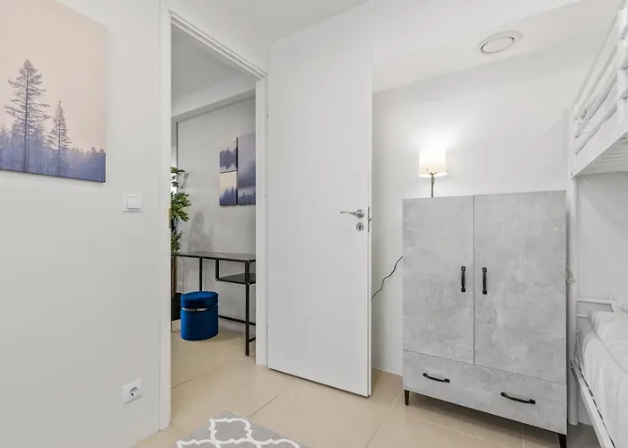 Sirena - Self Check-in And Free Parking Tallin